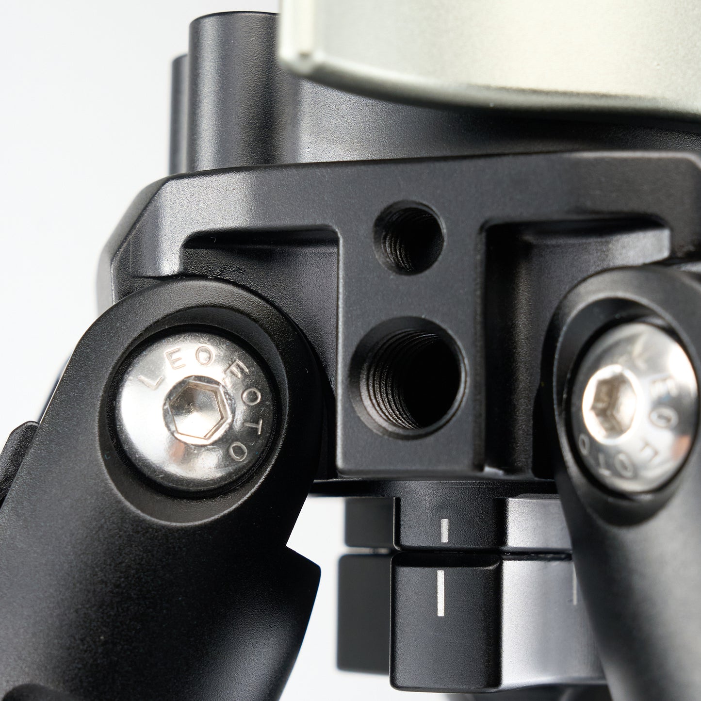 
                  
                    Leofoto STO-322CX Inverted Outdoors Series Carbon Fiber Tripod with Integrated Lever-Control Ballhead
                  
                